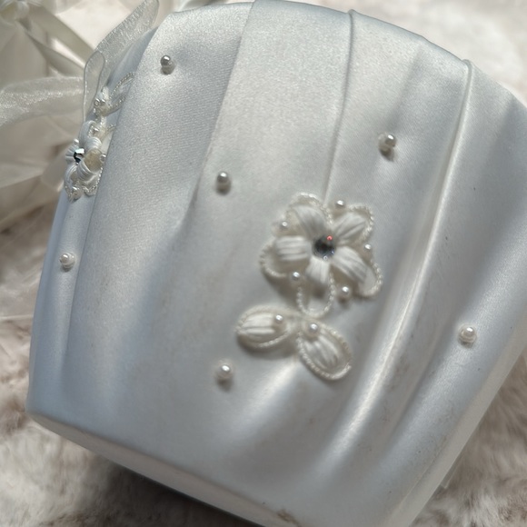Bridal baskets in ivory satin with pearls and bows - Picture 2 of 11